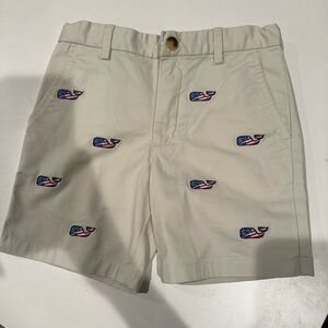 Vineyard Vines boys khaki shorts with USA flag whales size 5